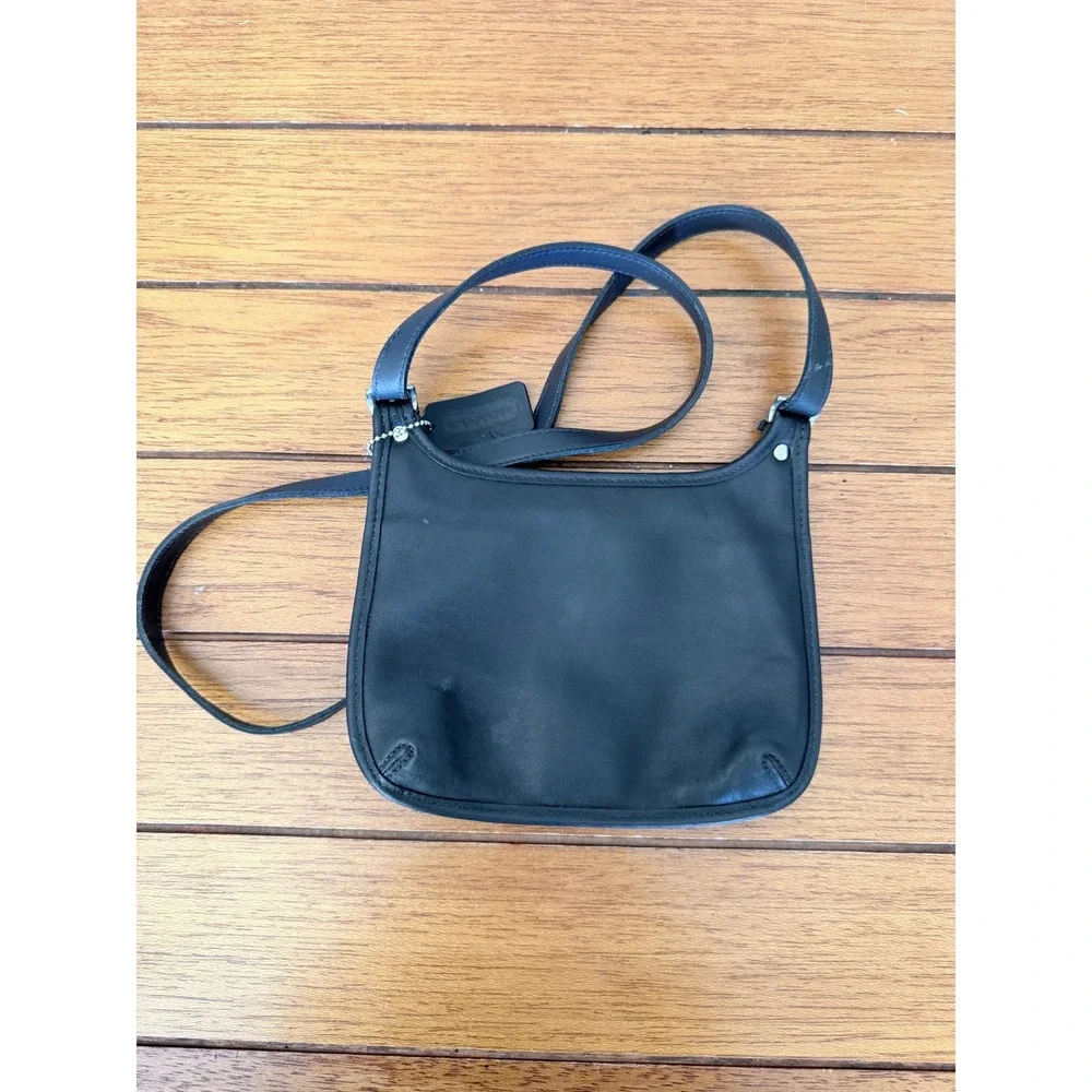 Vintage Coach 9142 Black Leather Crossbody Bag Silver Hardware Small Messenger